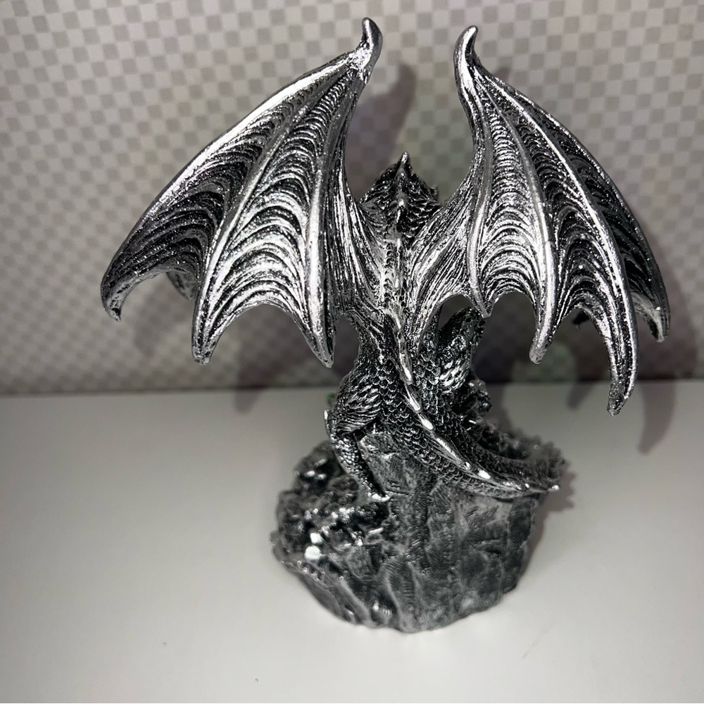New Pewter Armored Guardian Dragon Sculpture LED Ight Up 7.5X 5.5X5.5 - Picture 11 of 12